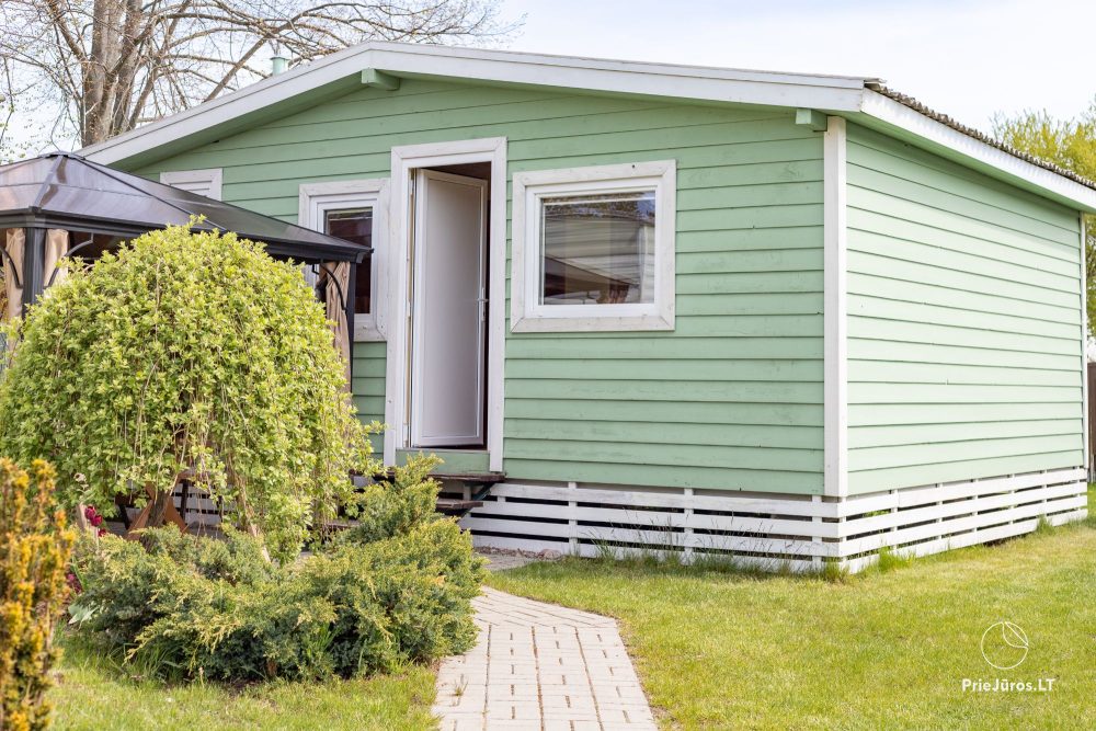 Holiday houses and rooms with amenities for rent
