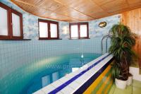 Sauna and Swimming-pool, Jacuzzi in Family apartment Po Kastonu ***