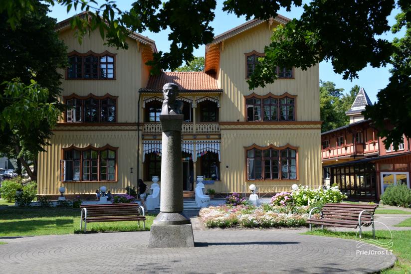 Monument to Liudvikas Reza in Juodkrante - 1