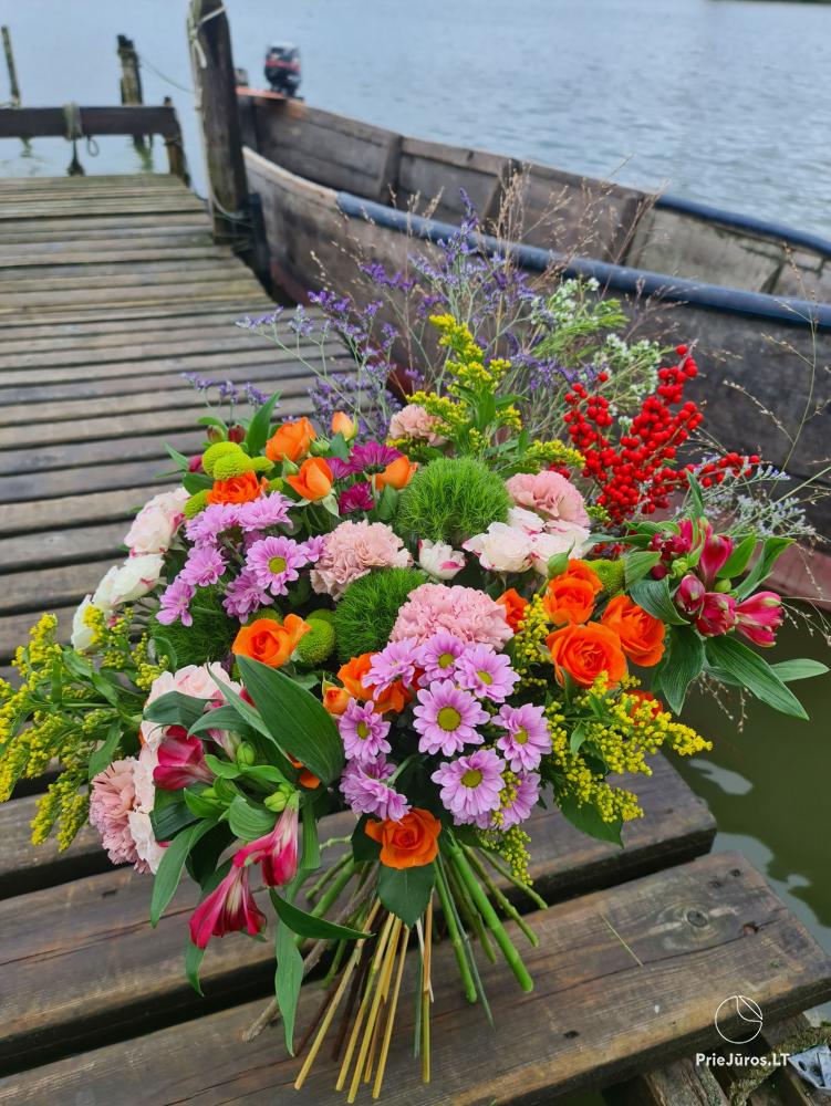 Flowers, gifts in Nida