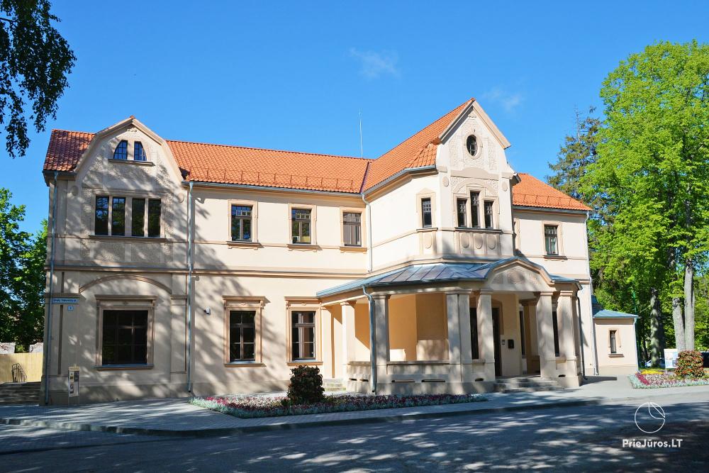 Палангский культурно-молодежный центр (Palanga Kurhaus)