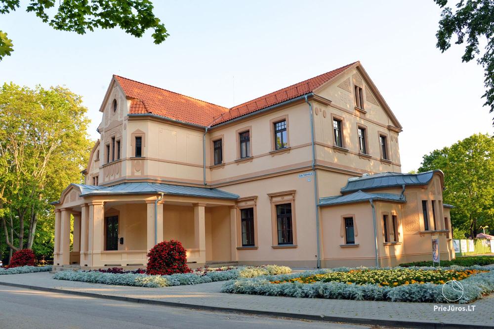 Палангский культурно-молодежный центр (Palanga Kurhaus)