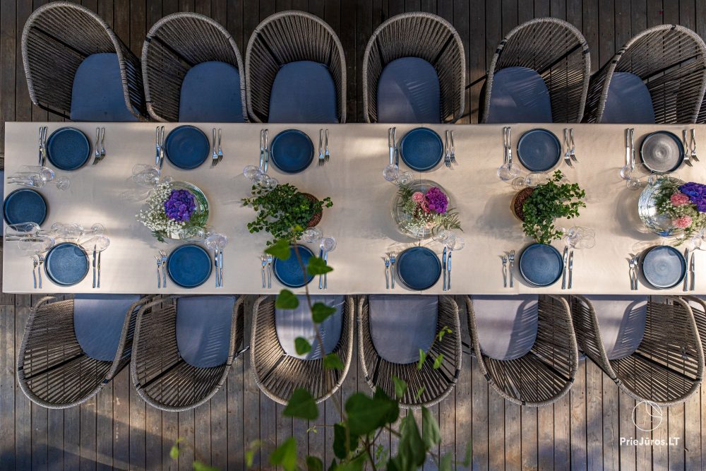 "grás" restaurant's glass house outside