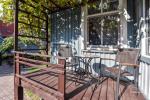 Apartment with a separate entrance from the yard