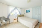Room with a fireplace and a separate entrance from the yard - 1