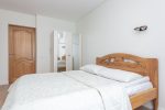 No. 201 Double room suite with private shower and WC - 4