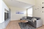 Квартира "Palangos Vilnele" прямо у соснового леса, с высокими потолками, просторной террасой на западной стороне, кондиционером, парковкой на территории "Vanagupes park"