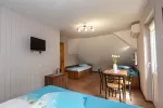 1 quadruple room with shared amenities on the second floor - 3