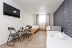 No. 3 Room with three single beds and a separate bathroom on the ground floor. - 5