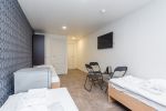 No. 3 Room with three single beds and a separate bathroom on the ground floor. - 3