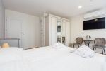 No. 5 Room with one double bed and a separate bathroom, balcony and air conditioning on the second floor. - 2