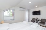 No. 11 Two connecting rooms (there is no door between the rooms) with one double and one single bed, with a separate bathroom, air conditioning and a balcony in the attic. - 4
